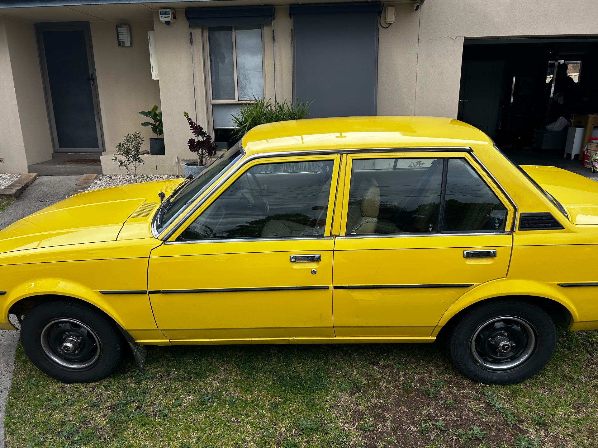 1982 TOYOTA COROLLA KE70 CS 3 SP AUTOMATIC 4D SEDAN
