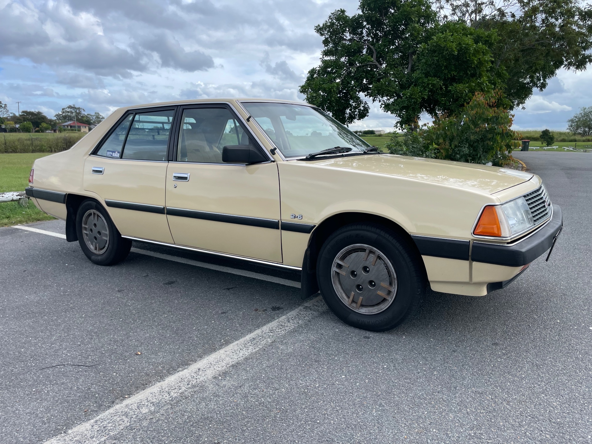 1982 MITSUBISHI SIGMA GJ GL 3 SP AUTOMATIC 4D SEDAN