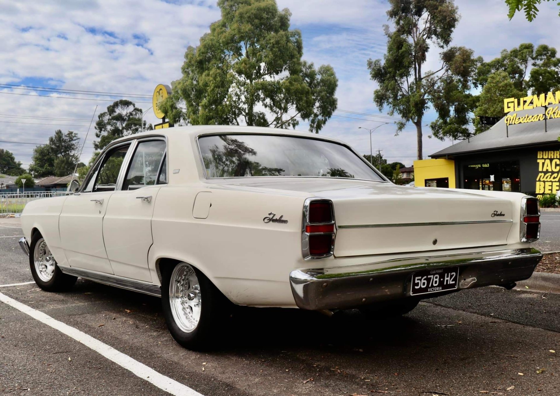 1968 FORD FAIRLANE ZB AUTOMATIC SEDAN 