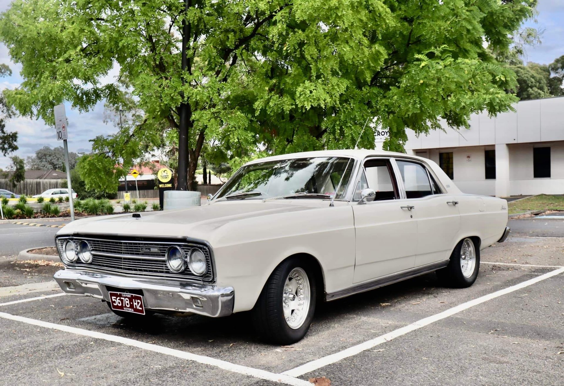 1968 FORD FAIRLANE ZB AUTOMATIC SEDAN