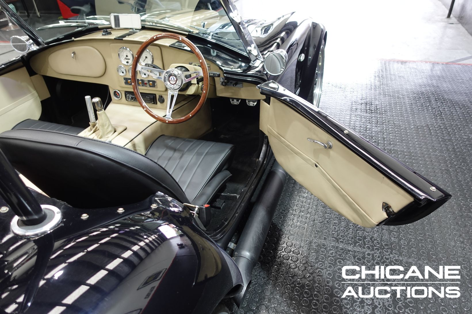 2006 ICV HARRISON AC COBRA REPLICA ROADSTER