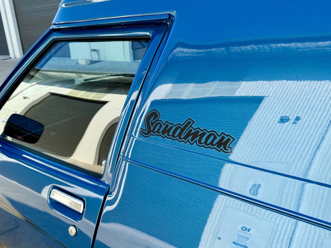 1976 HOLDEN HJ SANDMAN PANELVAN