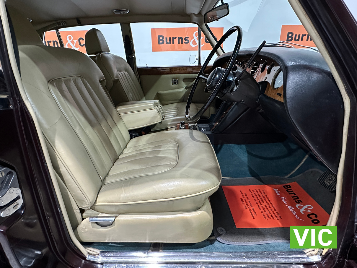 1976 ROLLS ROYCE SILVER SHADOW V8 AUTO SEDAN