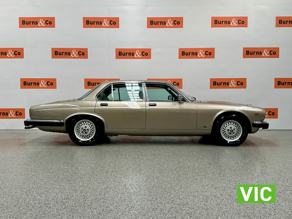 1985 JAGUAR XJ6 SOVEREIGN 6CYL AUTO SEDAN