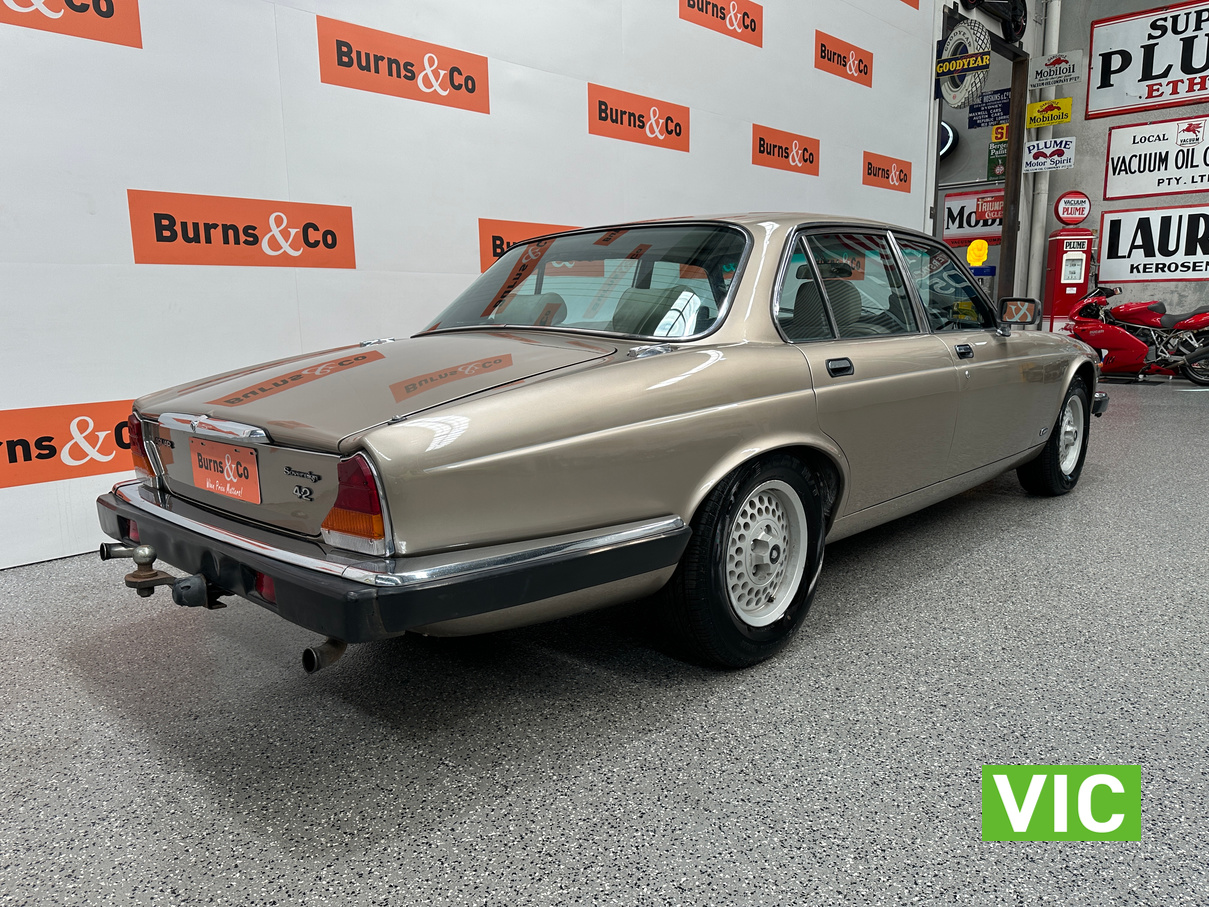 1985 JAGUAR XJ6 SOVEREIGN 6CYL AUTO SEDAN