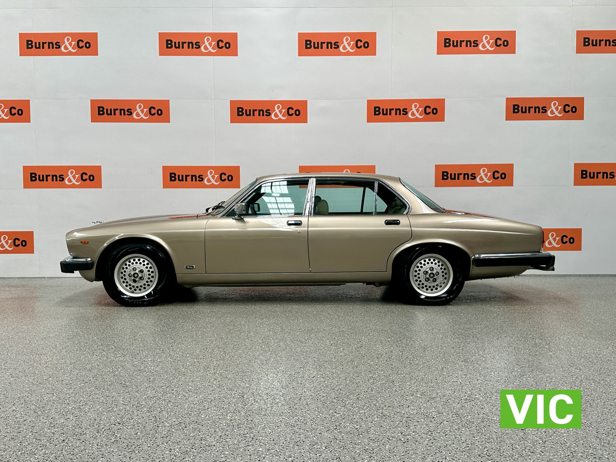 1985 JAGUAR XJ6 SOVEREIGN 6CYL AUTO SEDAN