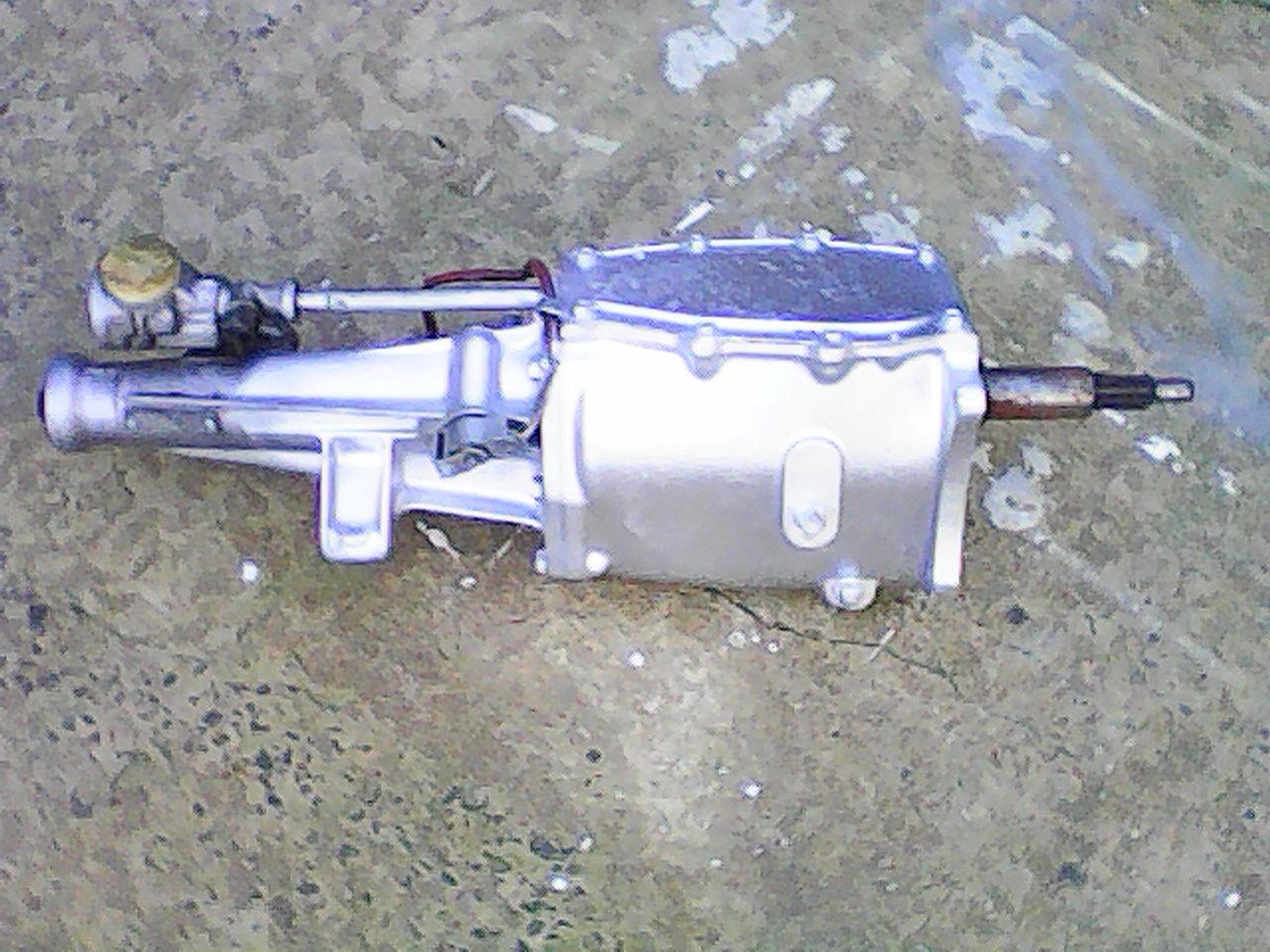 FORD V8 4 SPEED GEAR BOX 
