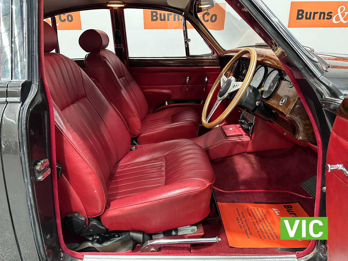1962 JAGUAR MK II 3.4 LTR 6 CYL AUTO SEDAN