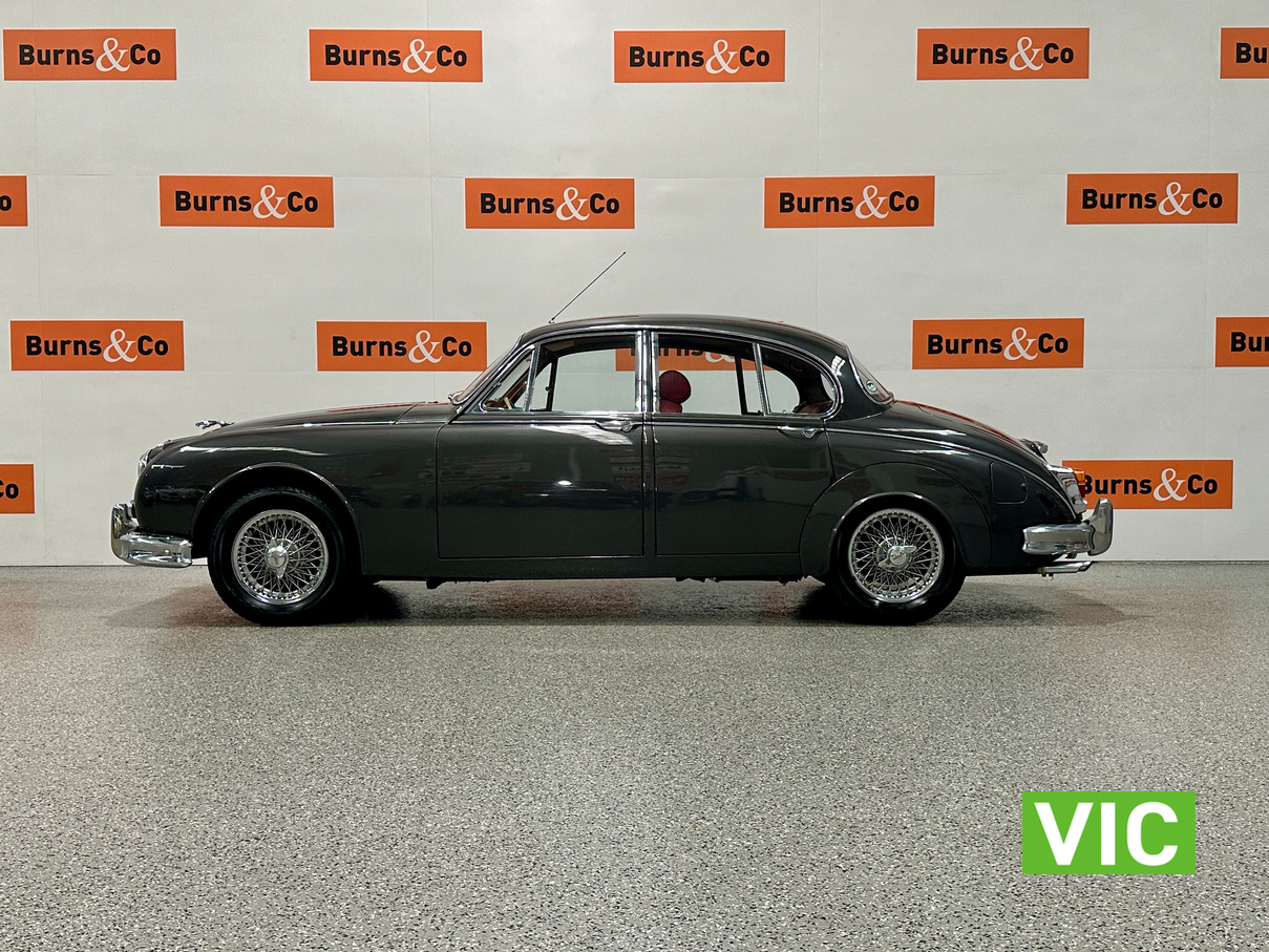1962 JAGUAR MK II 3.4 LTR 6 CYL AUTO SEDAN