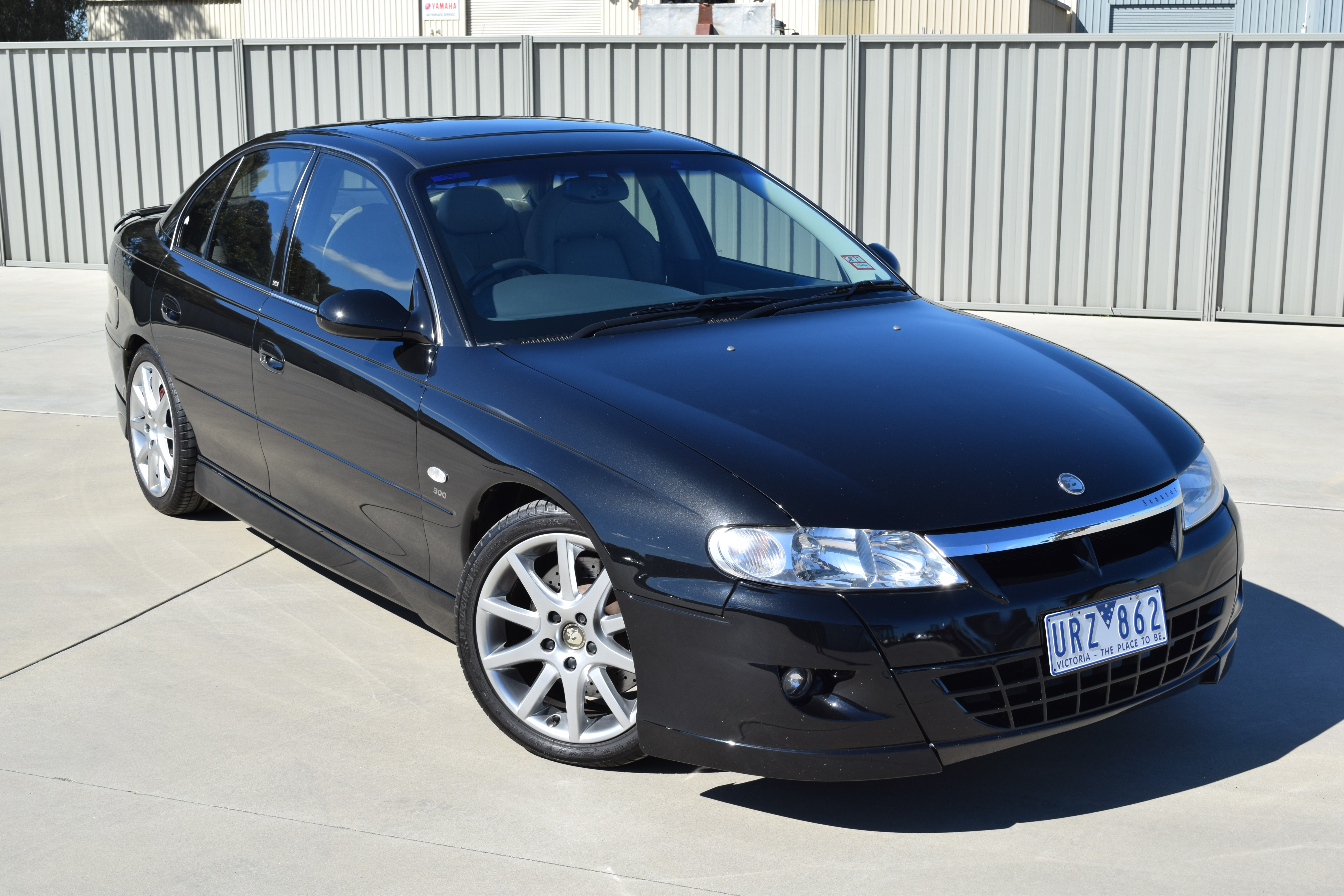 2001 HSV SENATOR VX 300 6 SP MANUAL 4D SEDAN