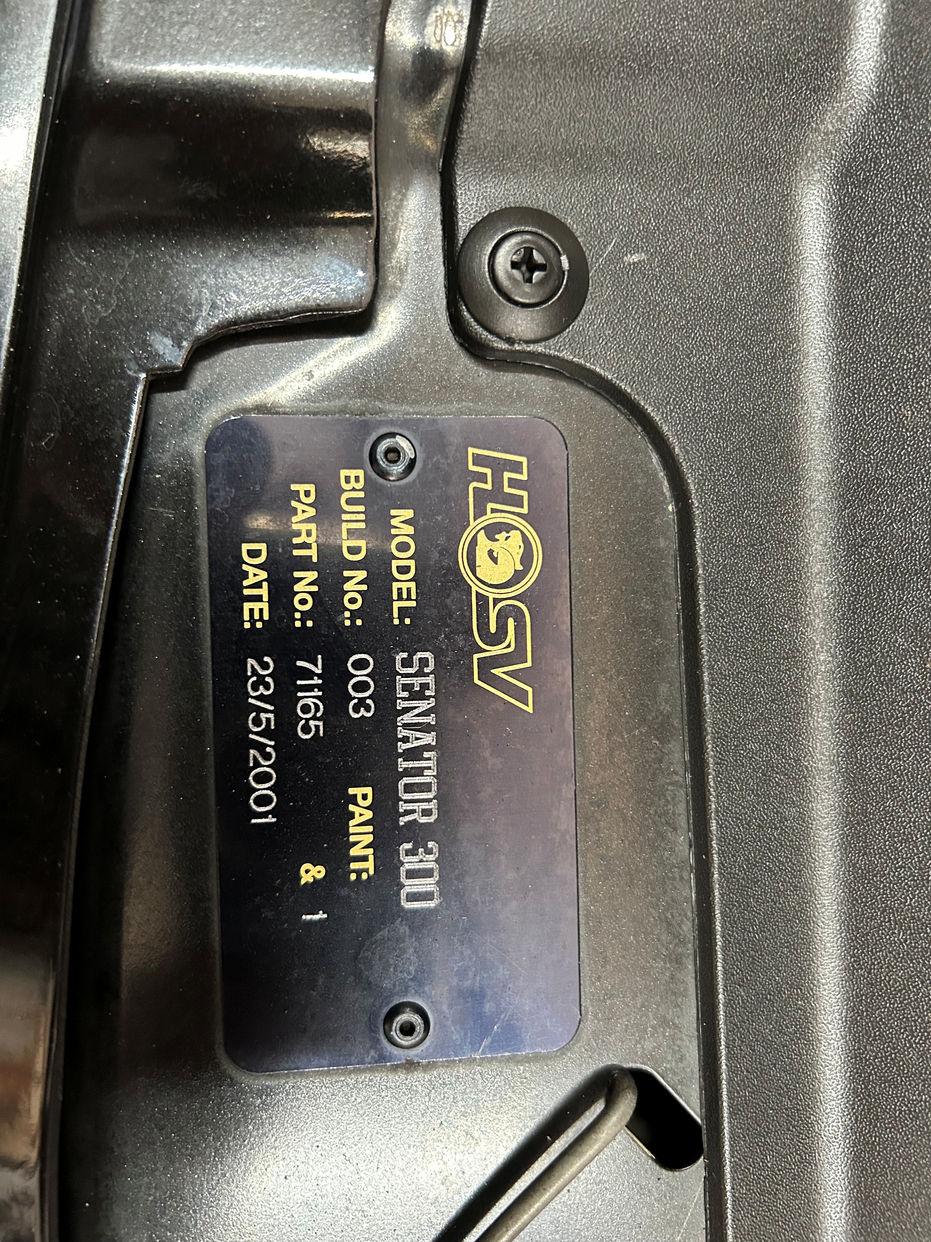 2001 HSV SENATOR VX 300 6 SP MANUAL 4D SEDAN