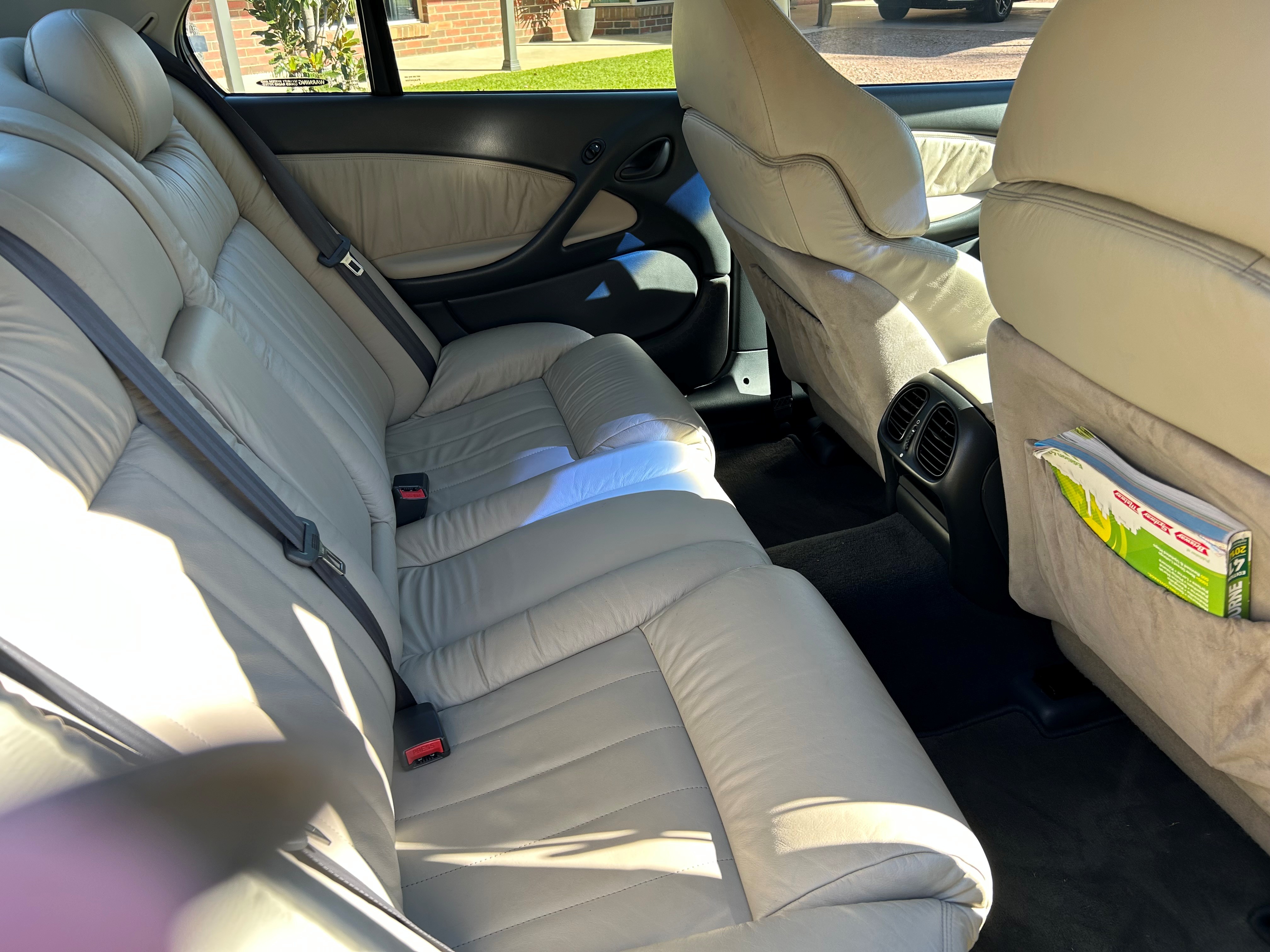 2001 HSV SENATOR VX 300 6 SP MANUAL 4D SEDAN
