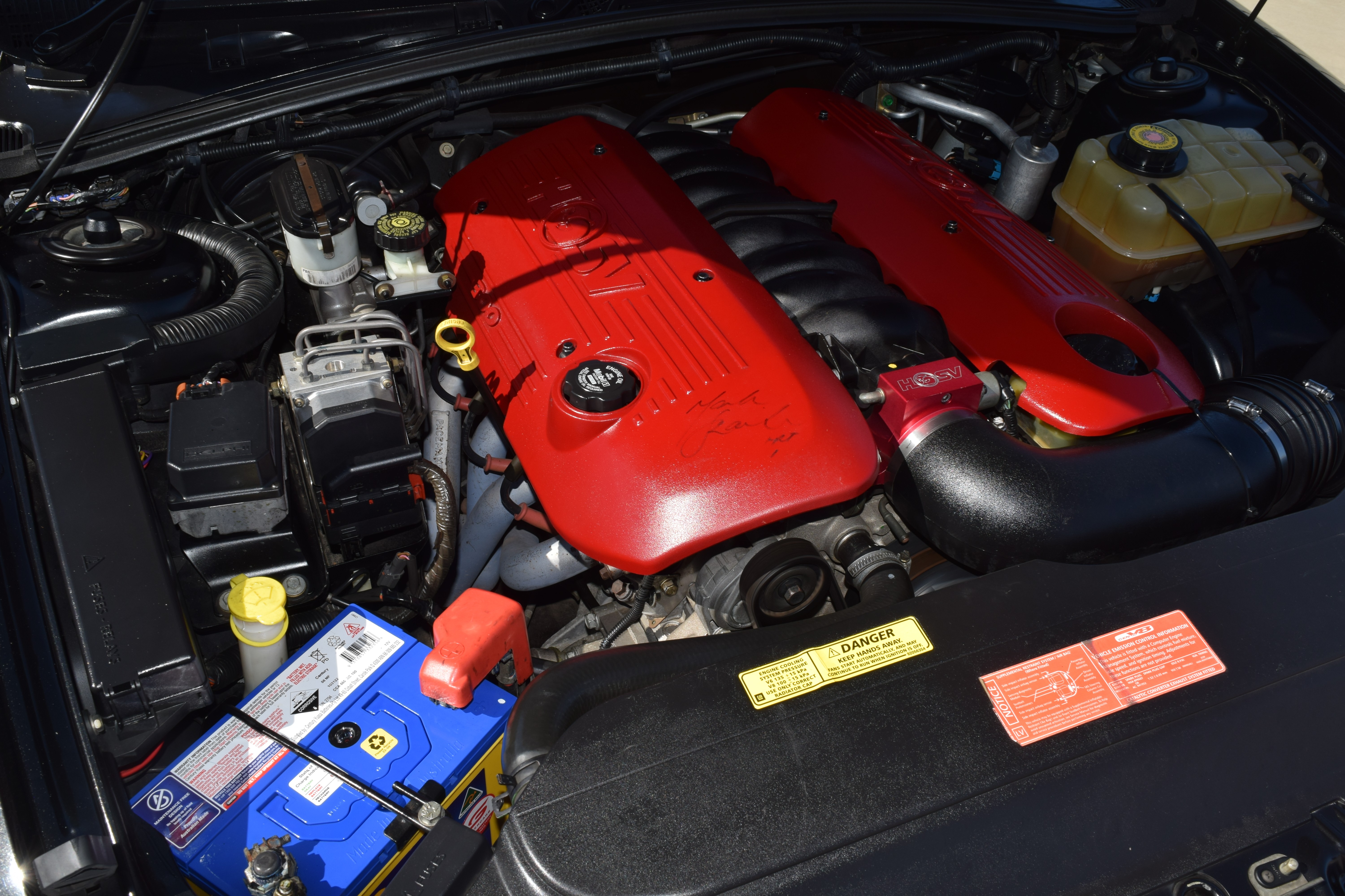 2001 HSV SENATOR VX 300 6 SP MANUAL 4D SEDAN