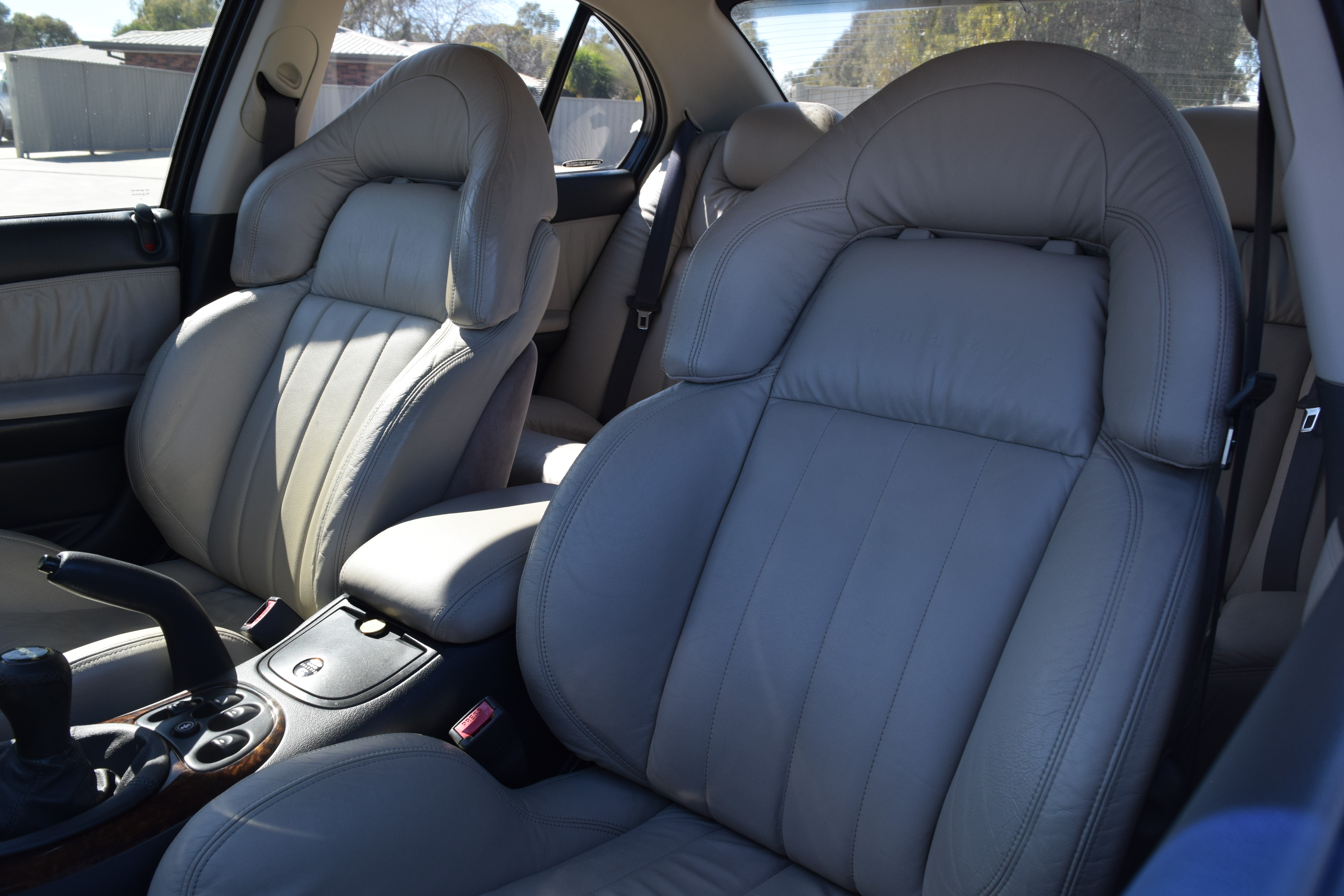 2001 HSV SENATOR VX 300 6 SP MANUAL 4D SEDAN