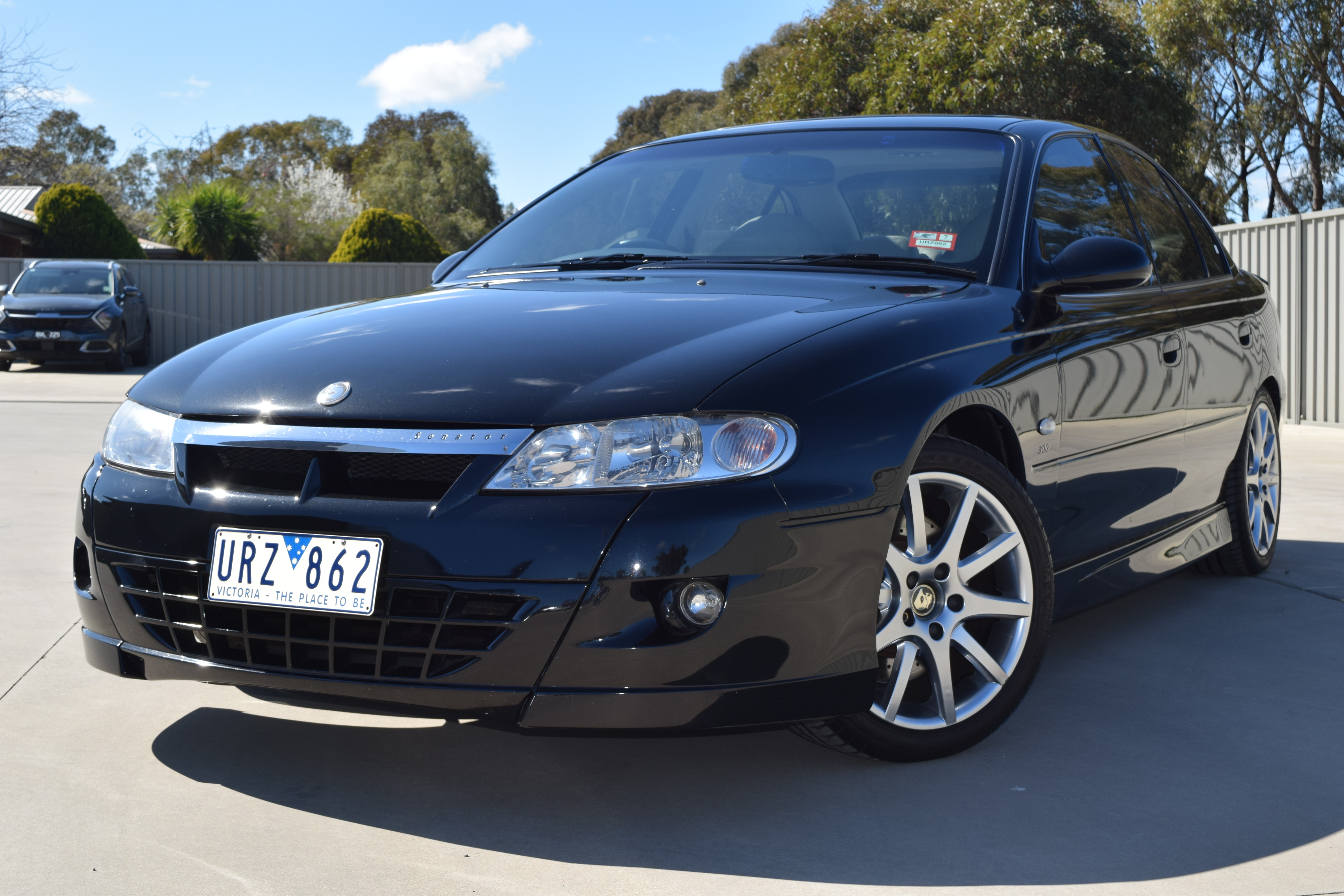 2001 HSV SENATOR VX 300 6 SP MANUAL 4D SEDAN