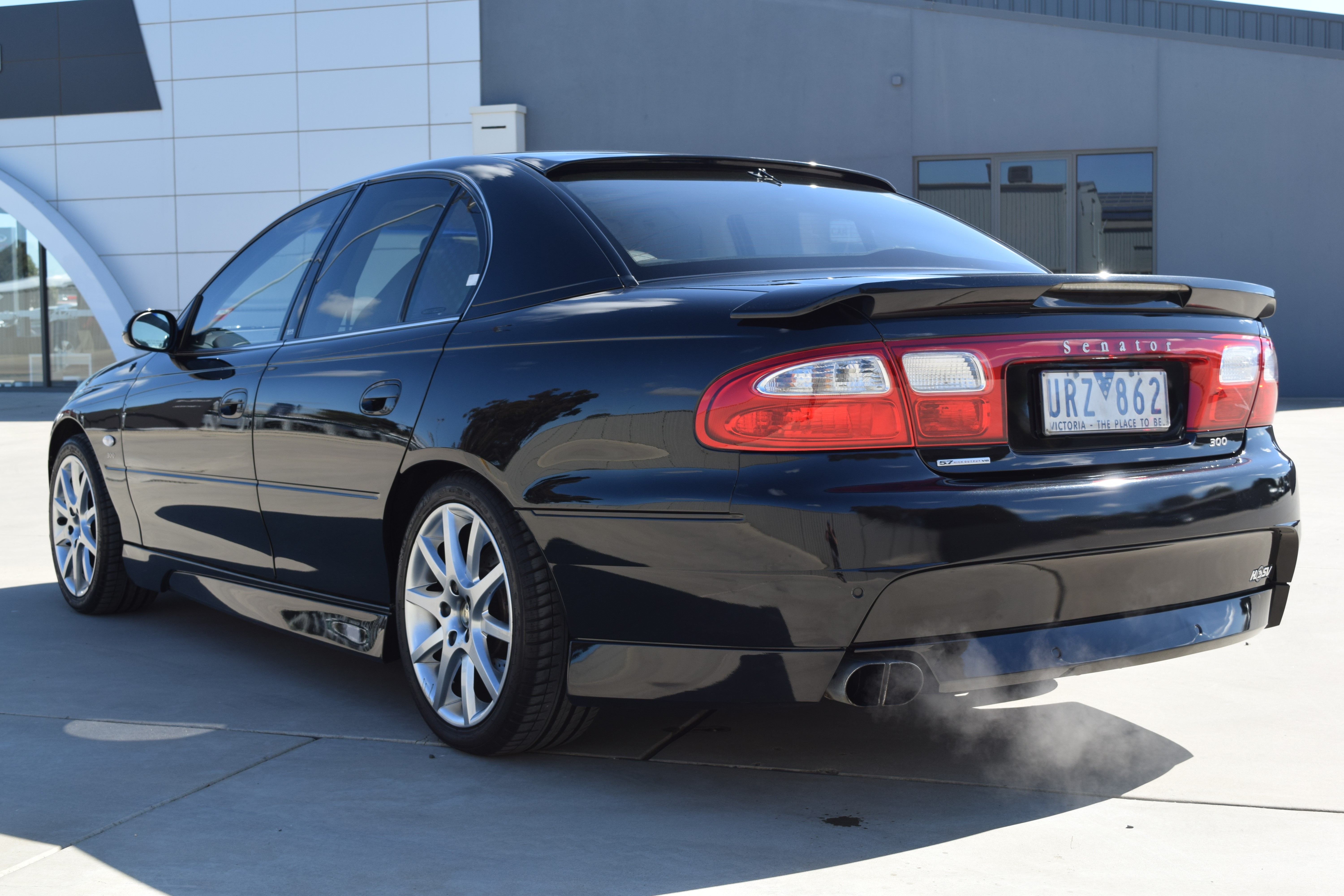 2001 HSV SENATOR VX 300 6 SP MANUAL 4D SEDAN