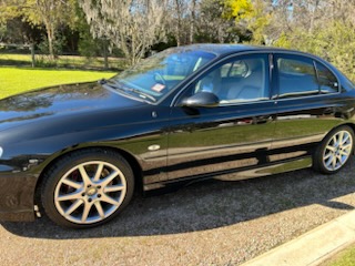 2001 HSV SENATOR VX 300 6 SP MANUAL 4D SEDAN