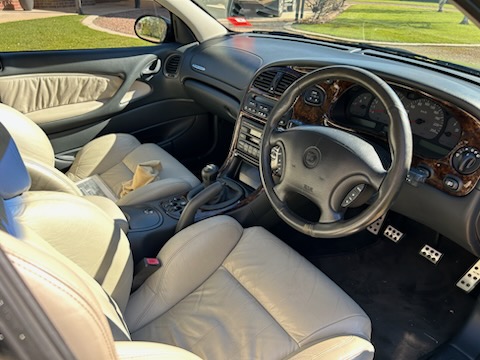 2001 HSV SENATOR VX 300 6 SP MANUAL 4D SEDAN