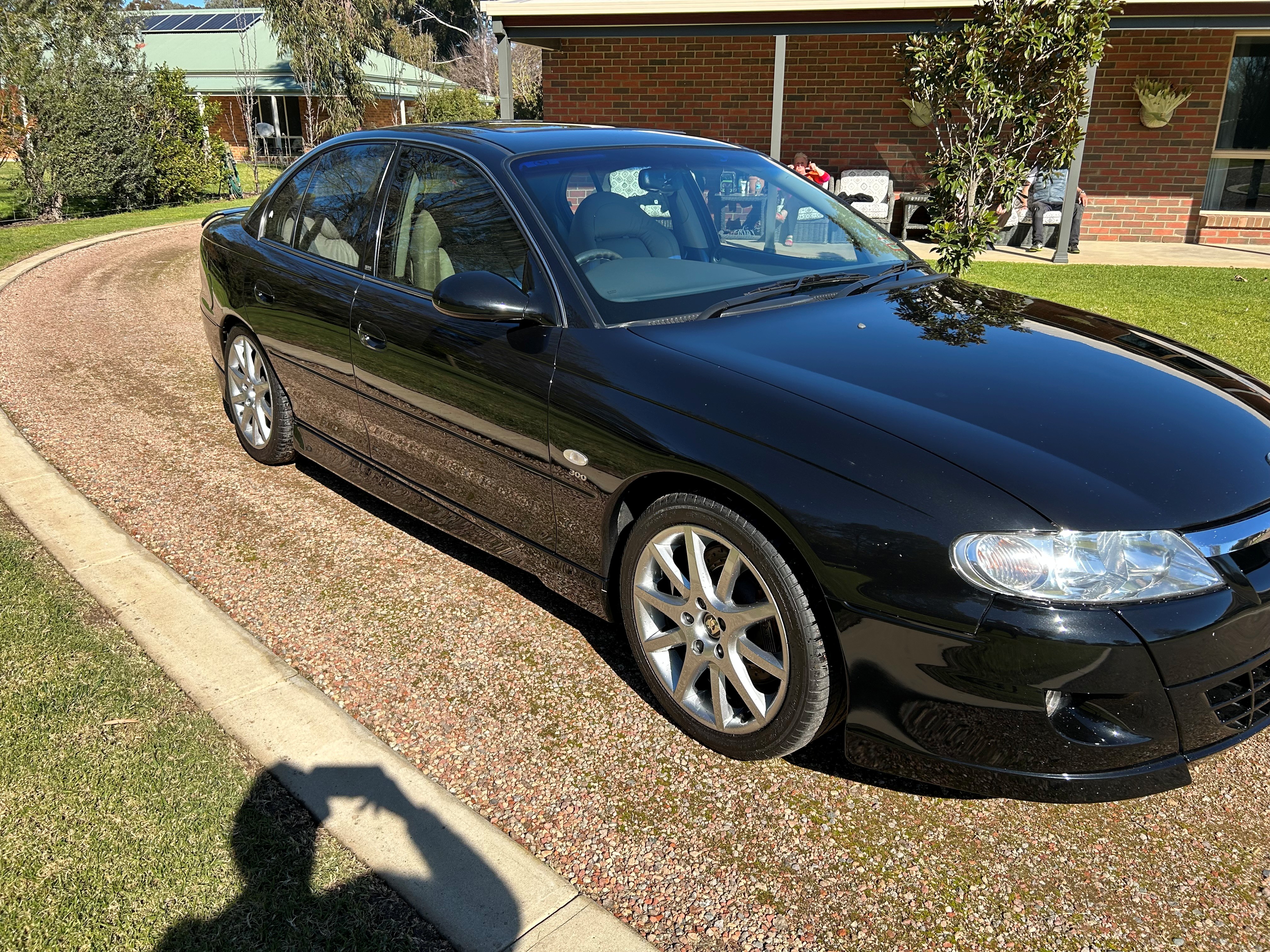 2001 HSV SENATOR VX 300 6 SP MANUAL 4D SEDAN