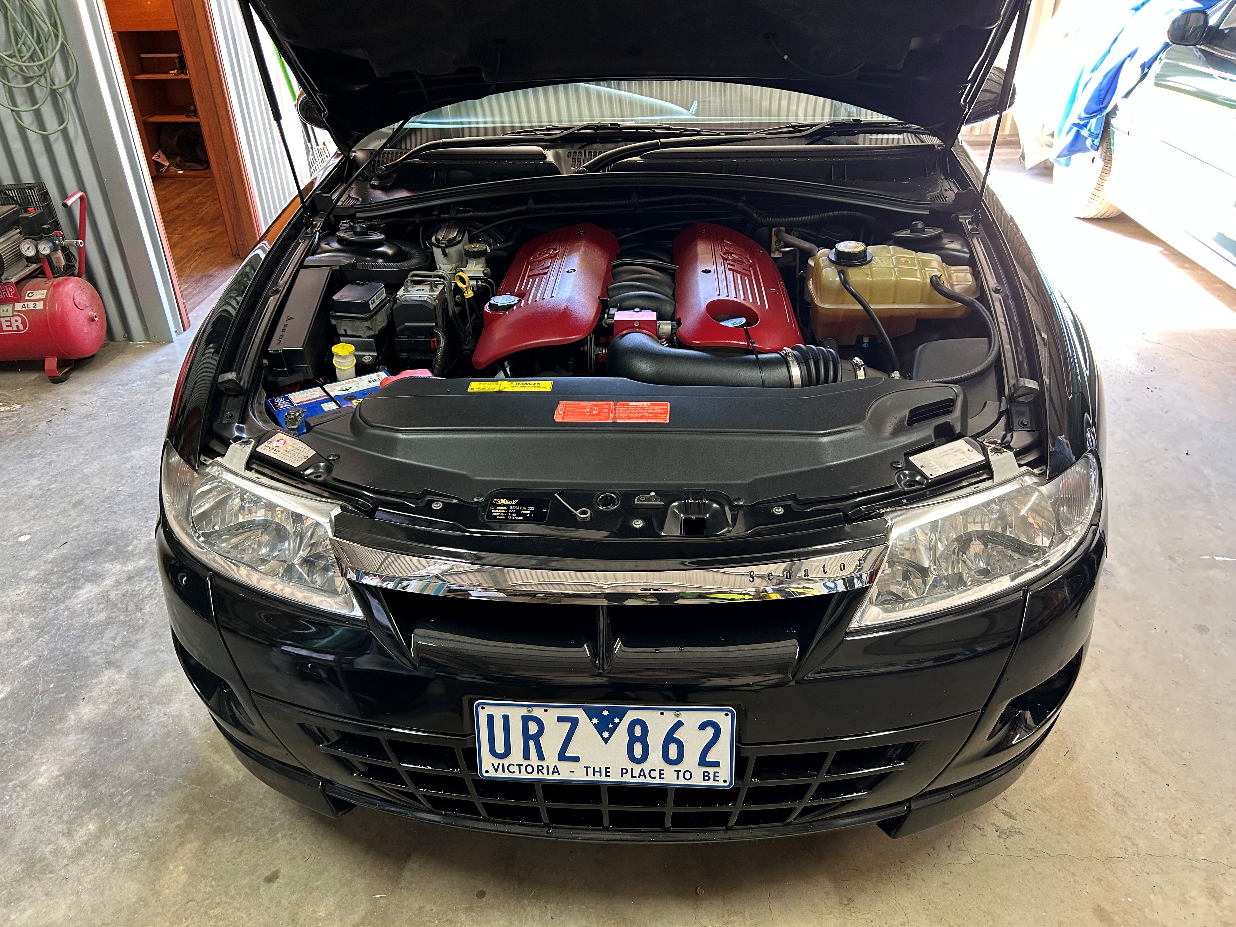2001 HSV SENATOR VX 300 6 SP MANUAL 4D SEDAN
