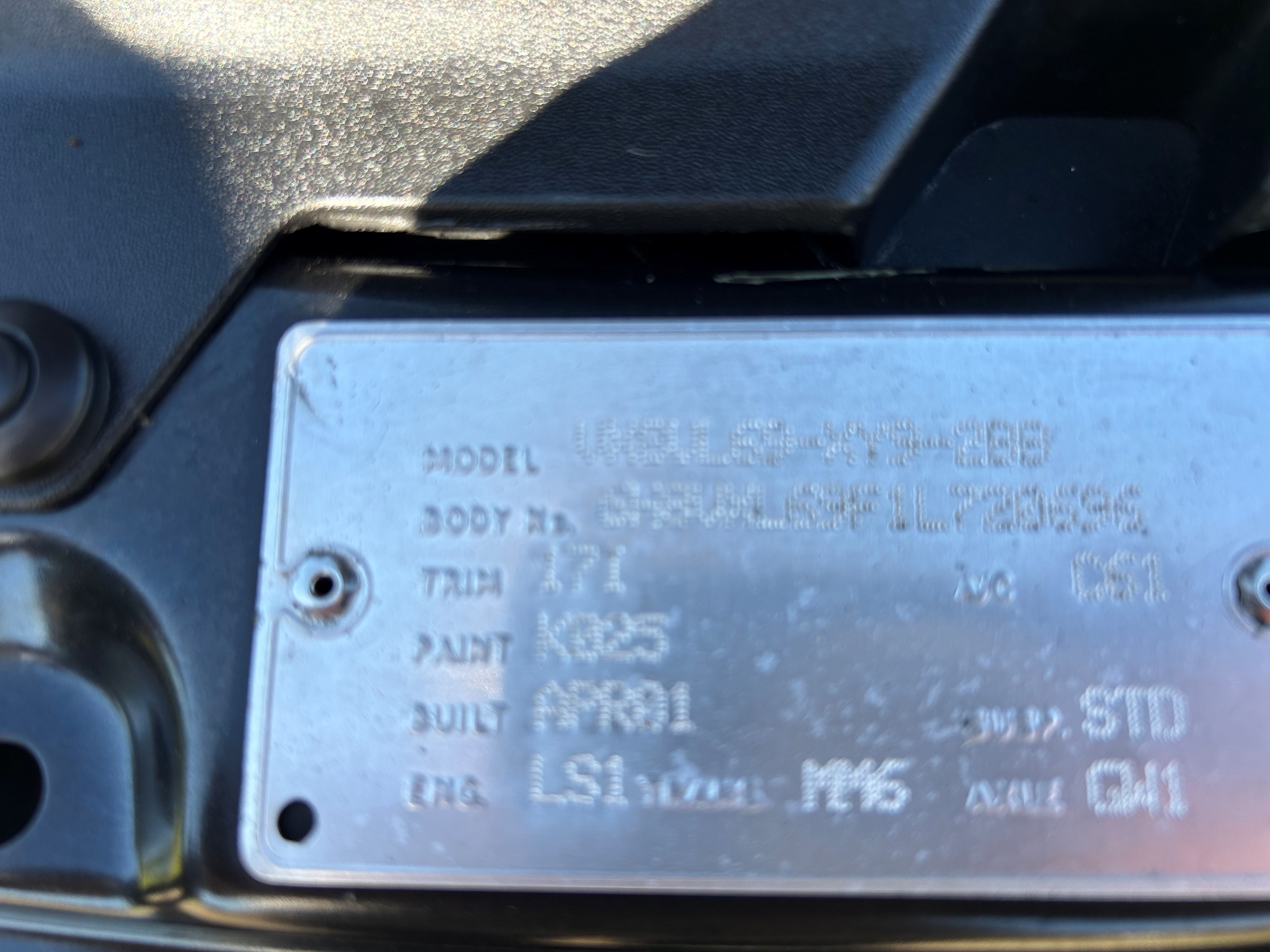 2001 HSV SENATOR VX 300 6 SP MANUAL 4D SEDAN