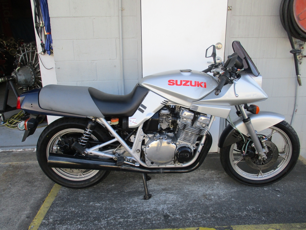 1982 SUZUKI GSX1000 KATANA ROAD