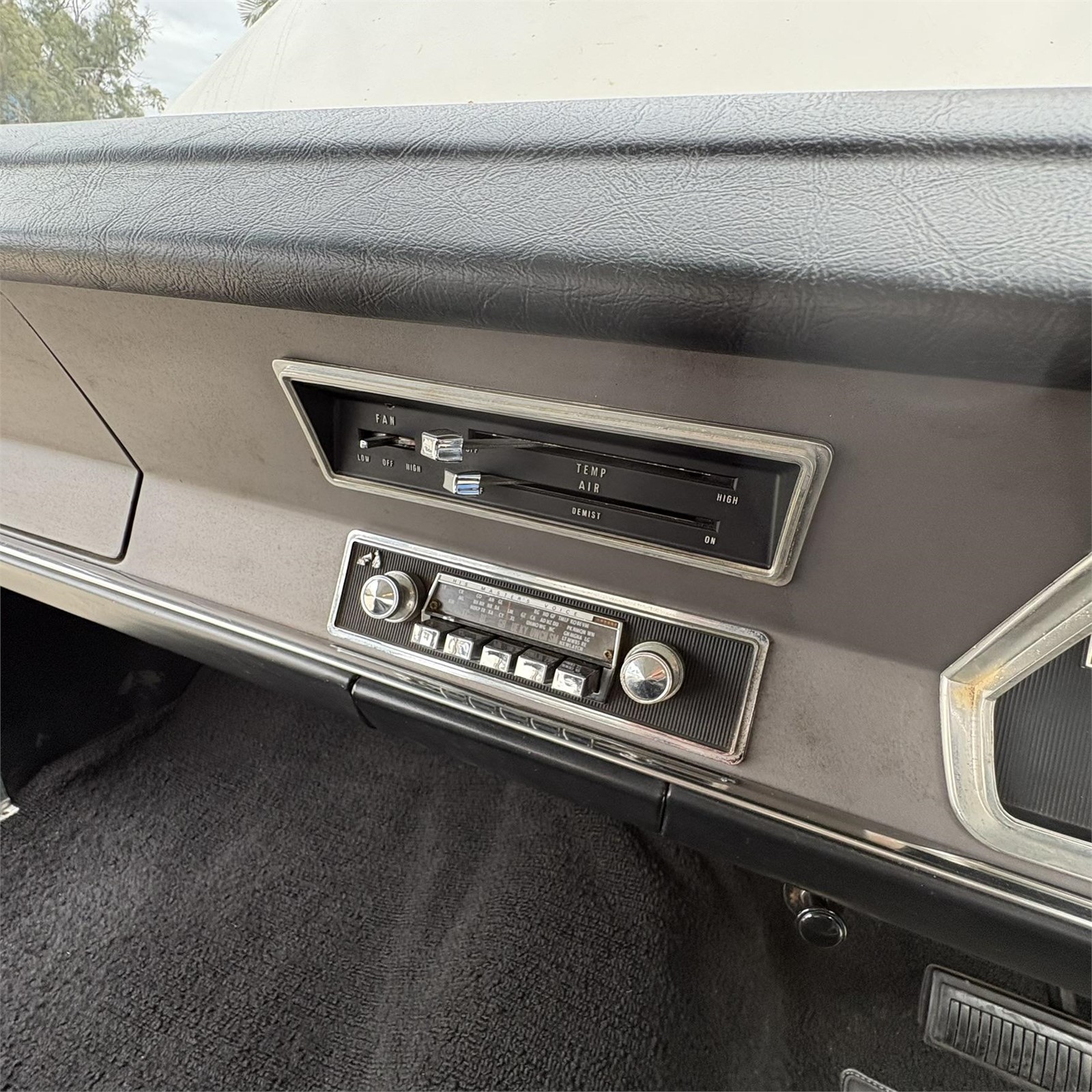 1968 CHRYSLER VALIANT VE REGAL AUTOMATIC SEDAN