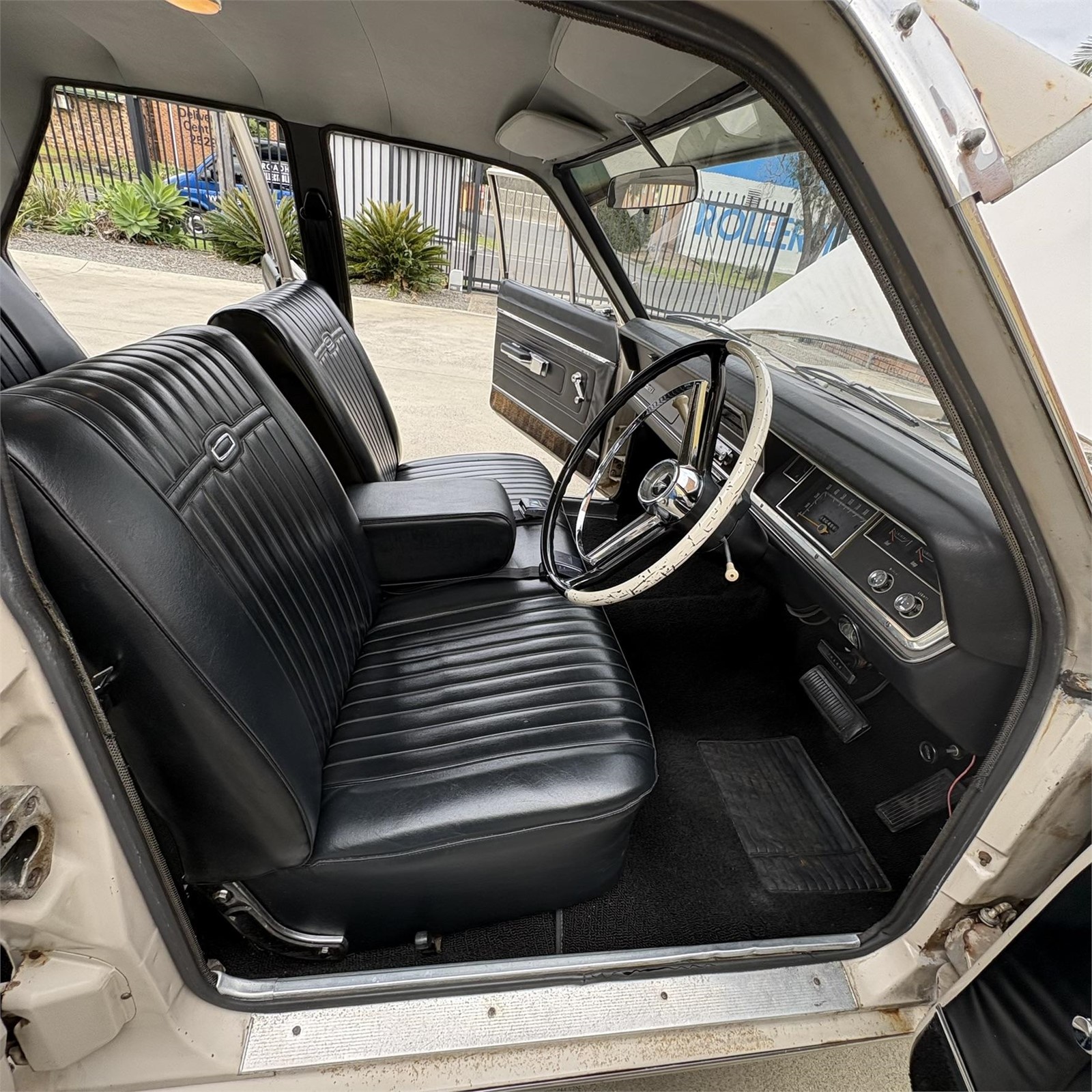 1968 CHRYSLER VALIANT VE REGAL AUTOMATIC SEDAN