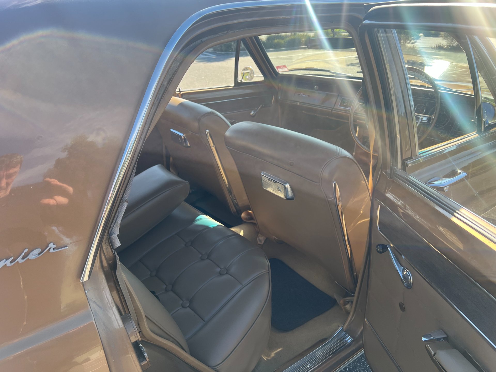 HR PREMIER SEDAN