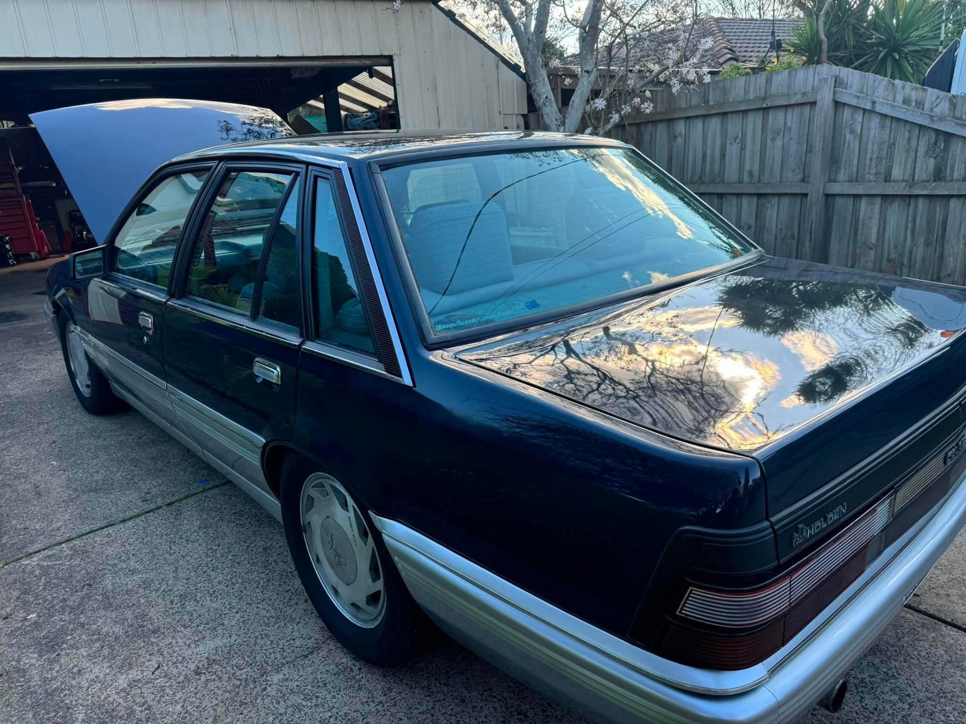 1987 HOLDEN CALAIS VL 5 SP MANUAL 4D SEDAN