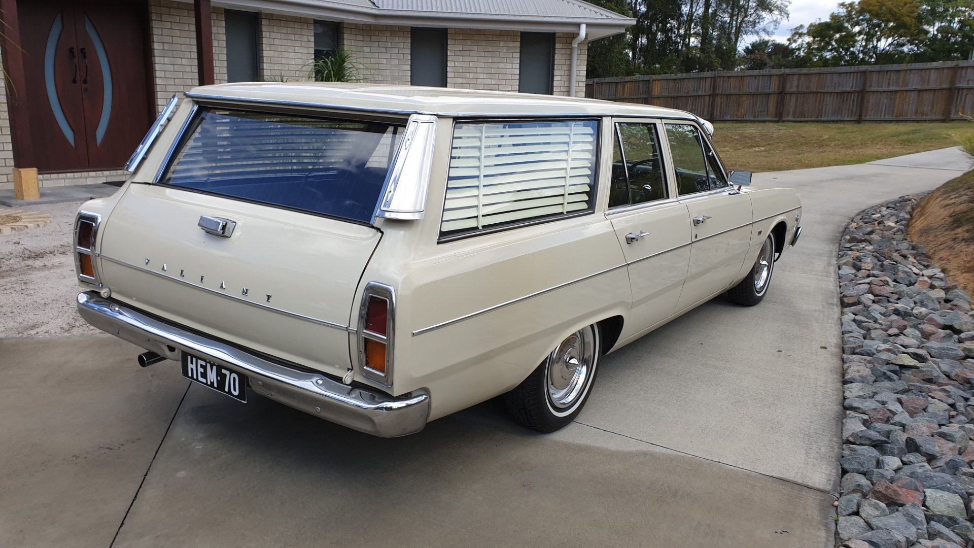 970 CHRYSLER VALIANT VG SAFARI 3 SP MANUAL 4D WAGON