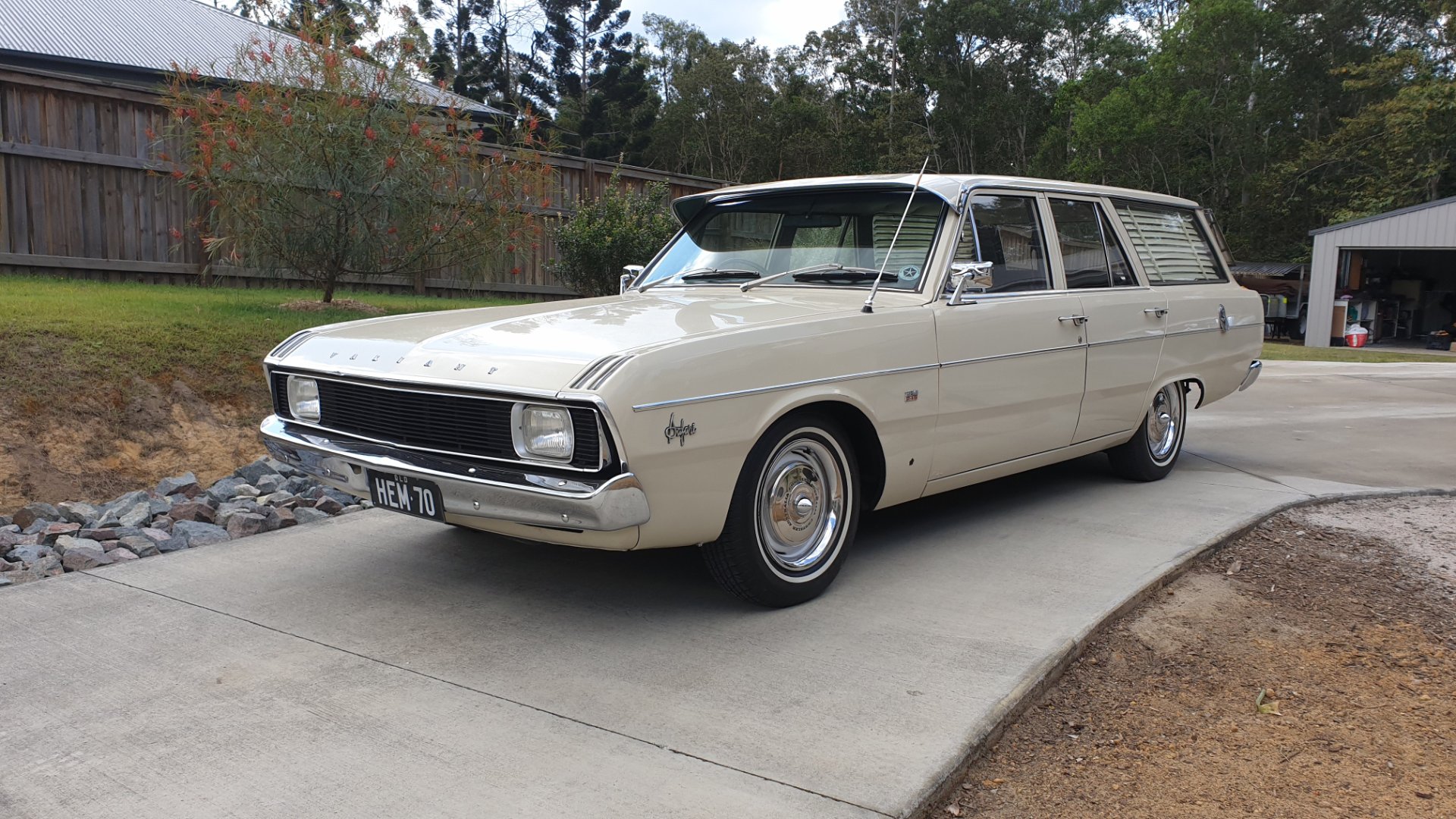 970 CHRYSLER VALIANT VG SAFARI 3 SP MANUAL 4D WAGON