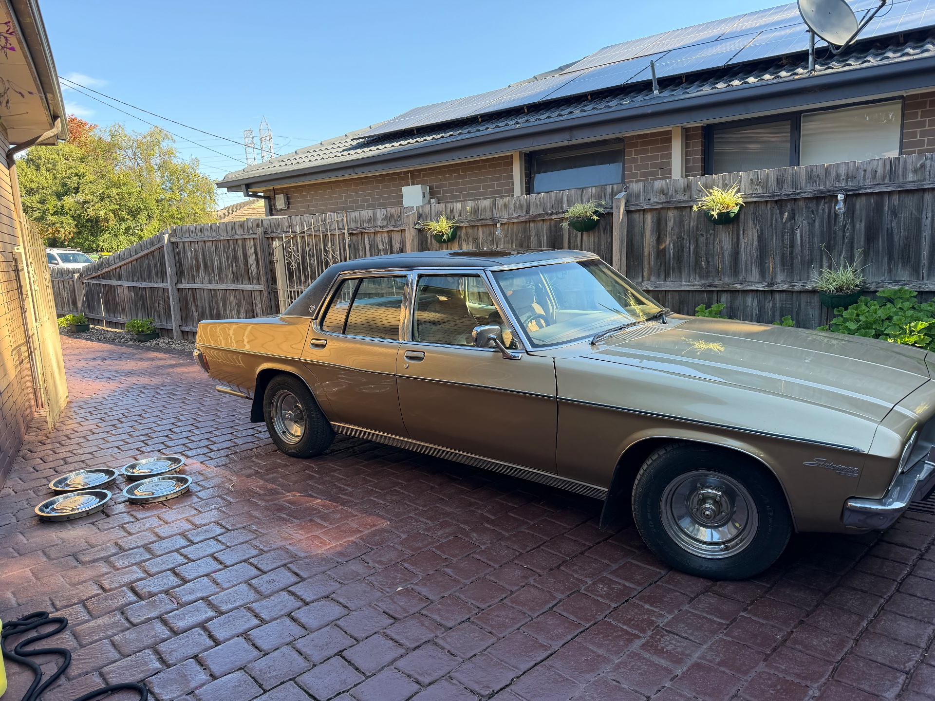 1973 HOLDEN STATESMAN HQ DE VILLE 3 SP AUTOMATIC 4D SEDAN