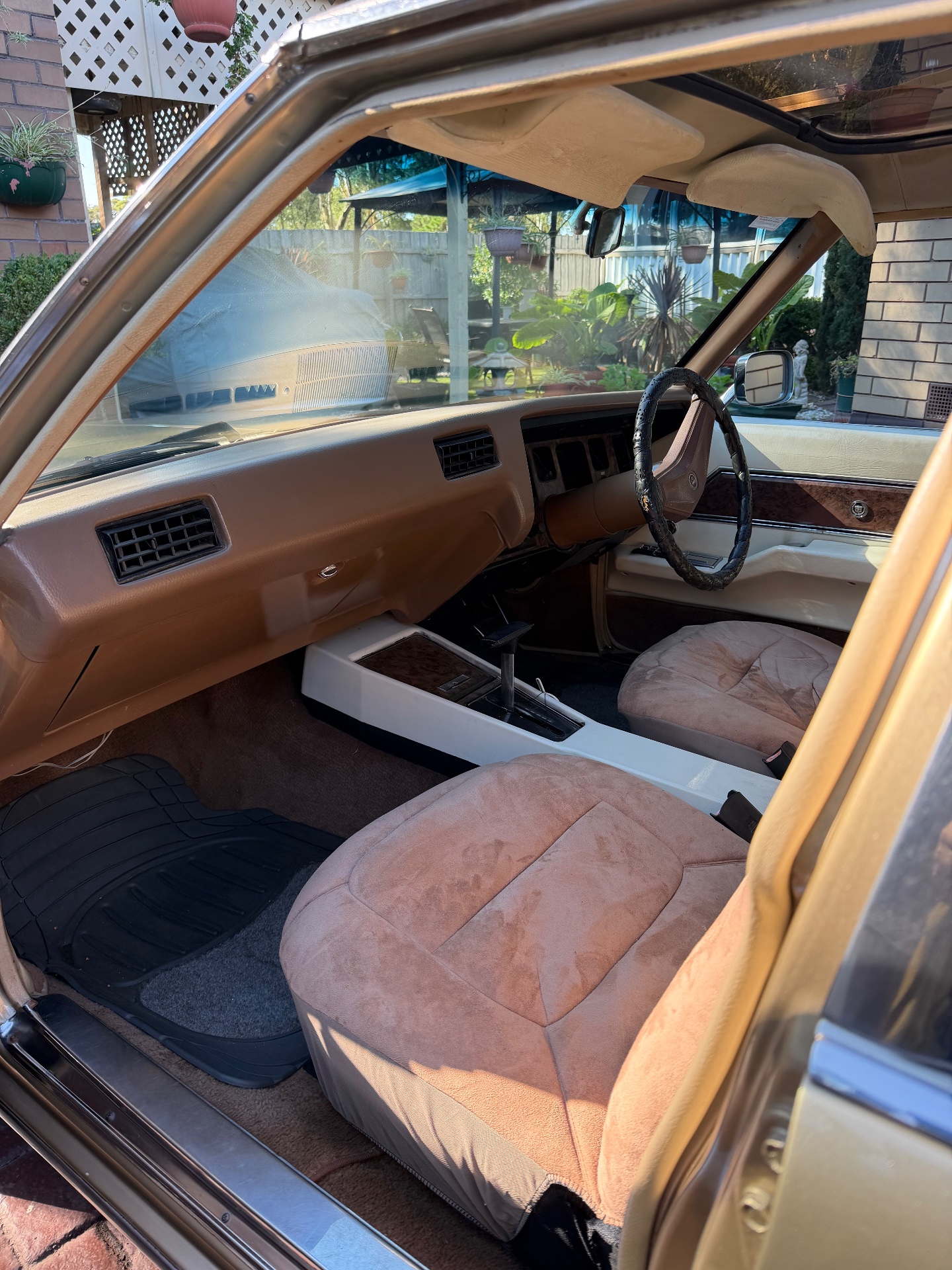 1973 HOLDEN STATESMAN HQ DE VILLE 3 SP AUTOMATIC 4D SEDAN