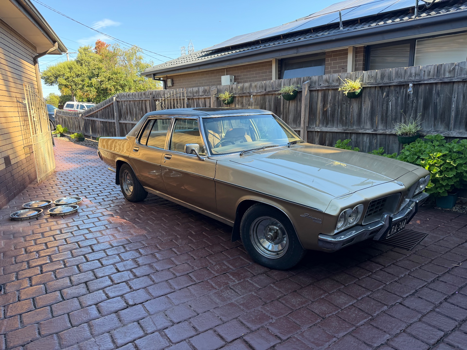 1973 HOLDEN STATESMAN HQ DE VILLE 3 SP AUTOMATIC 4D SEDAN
