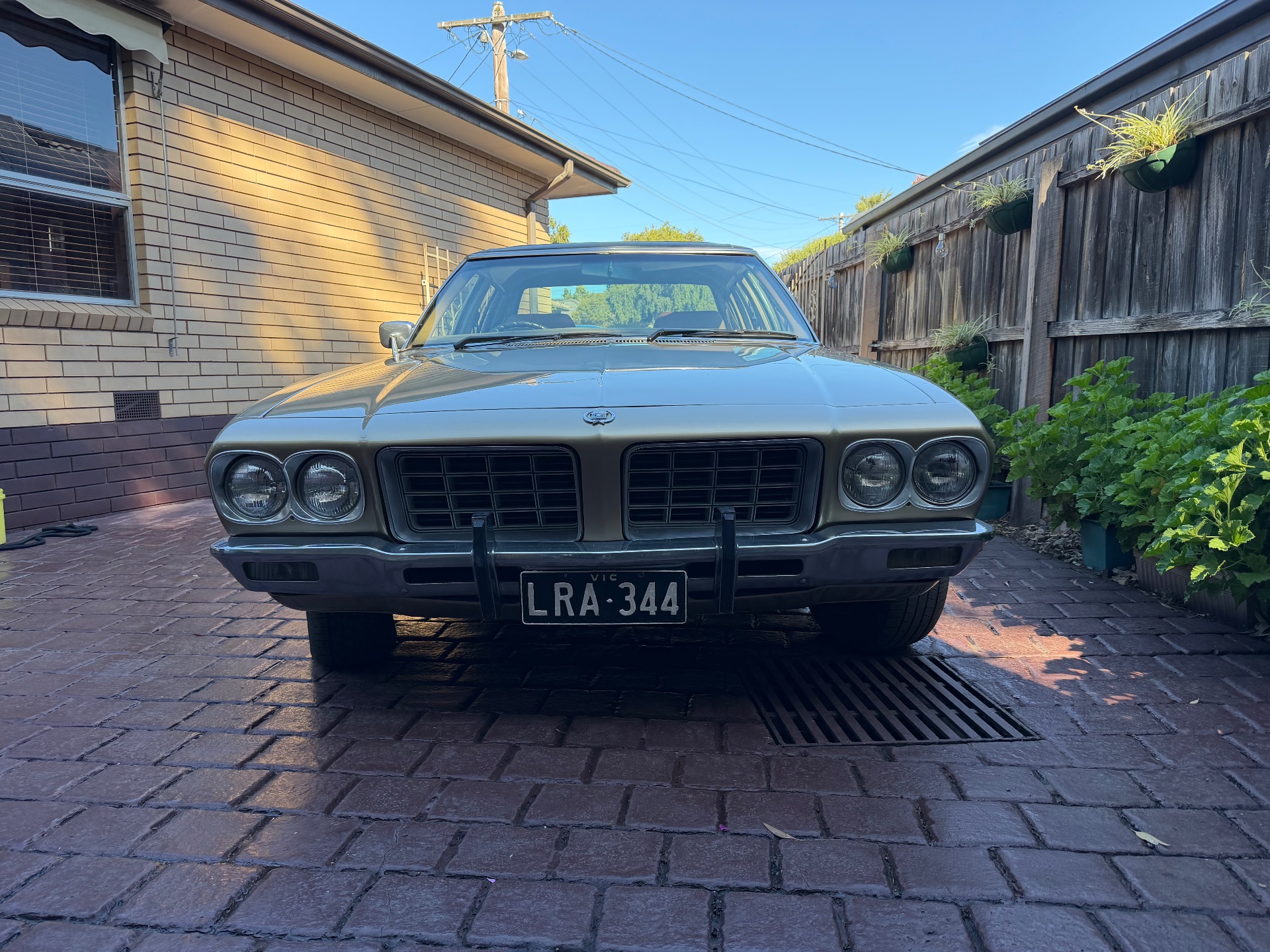 1973 HOLDEN STATESMAN HQ DE VILLE 3 SP AUTOMATIC 4D SEDAN