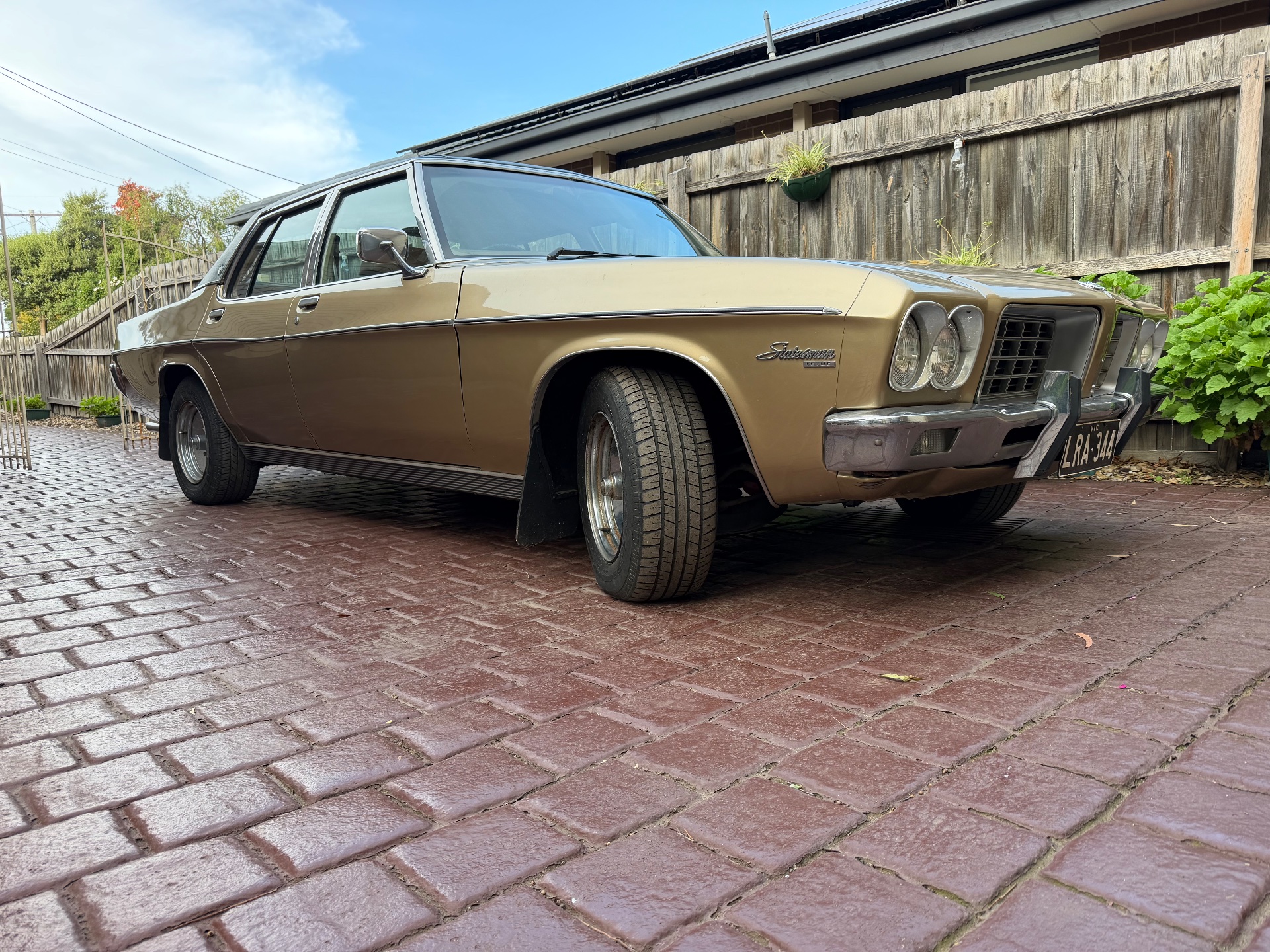 1973 HOLDEN STATESMAN HQ DE VILLE 3 SP AUTOMATIC 4D SEDAN
