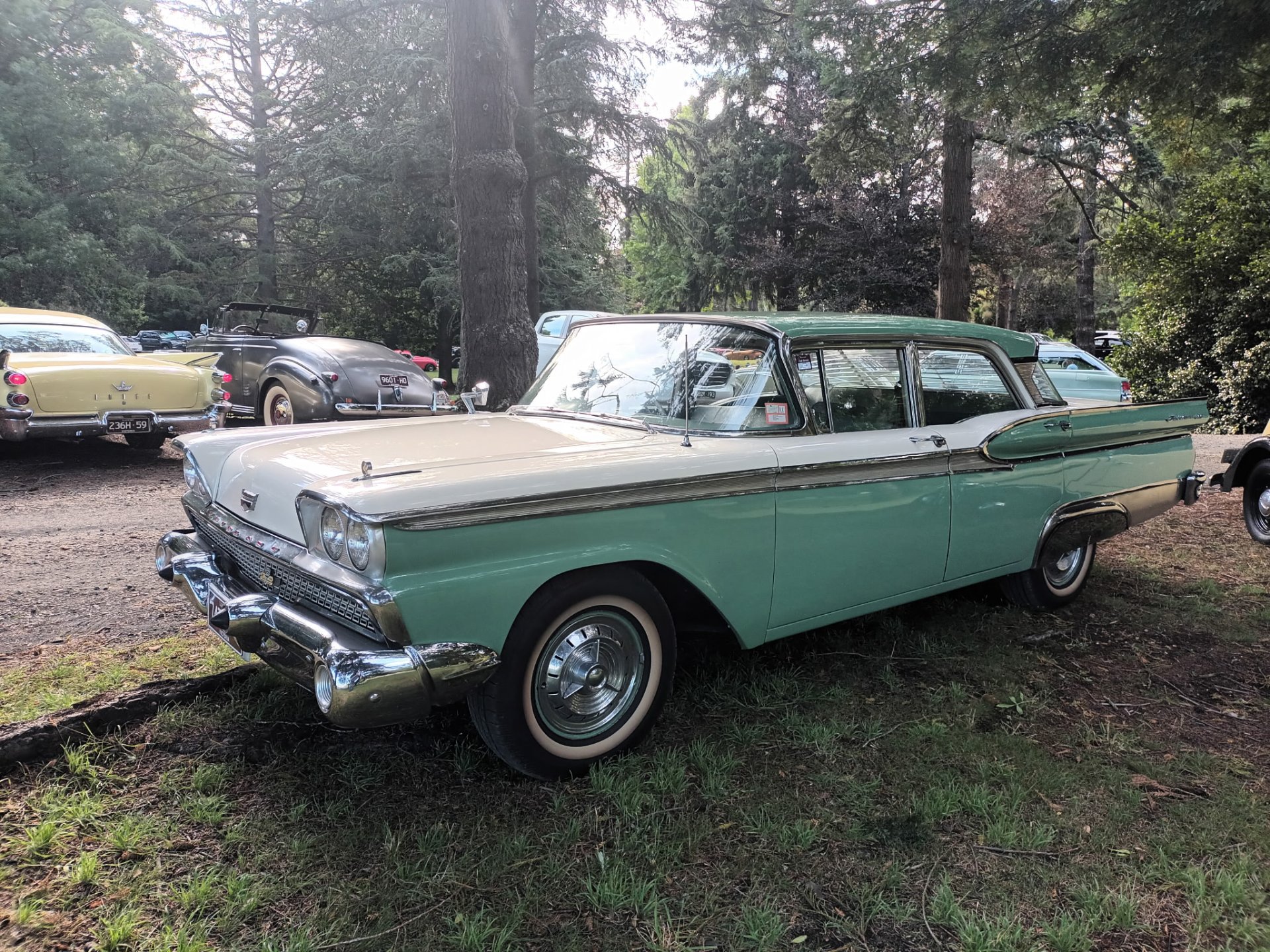 1960 FORD FAIRLANE 500 SEDAN