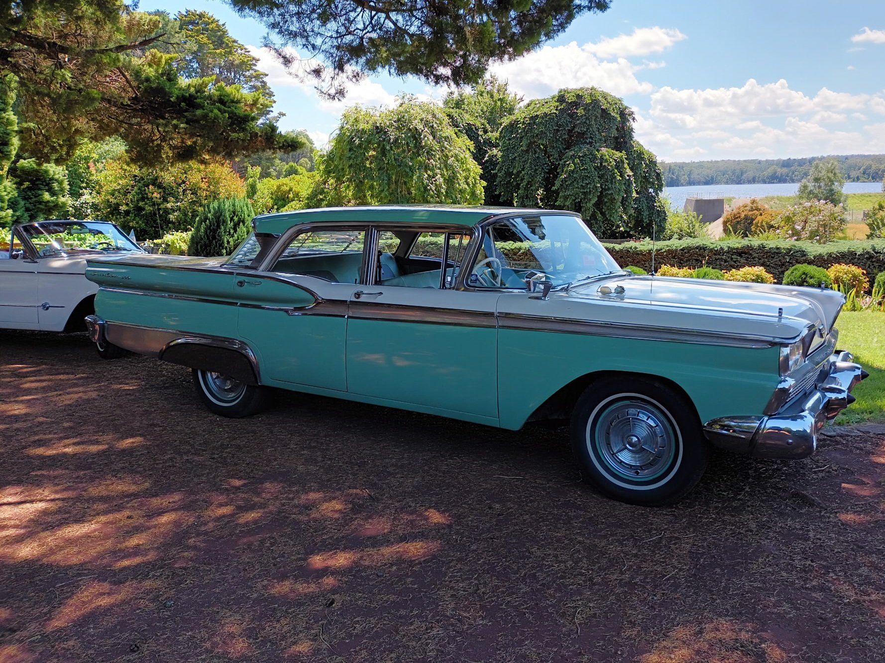 1960 FORD FAIRLANE 500 SEDAN