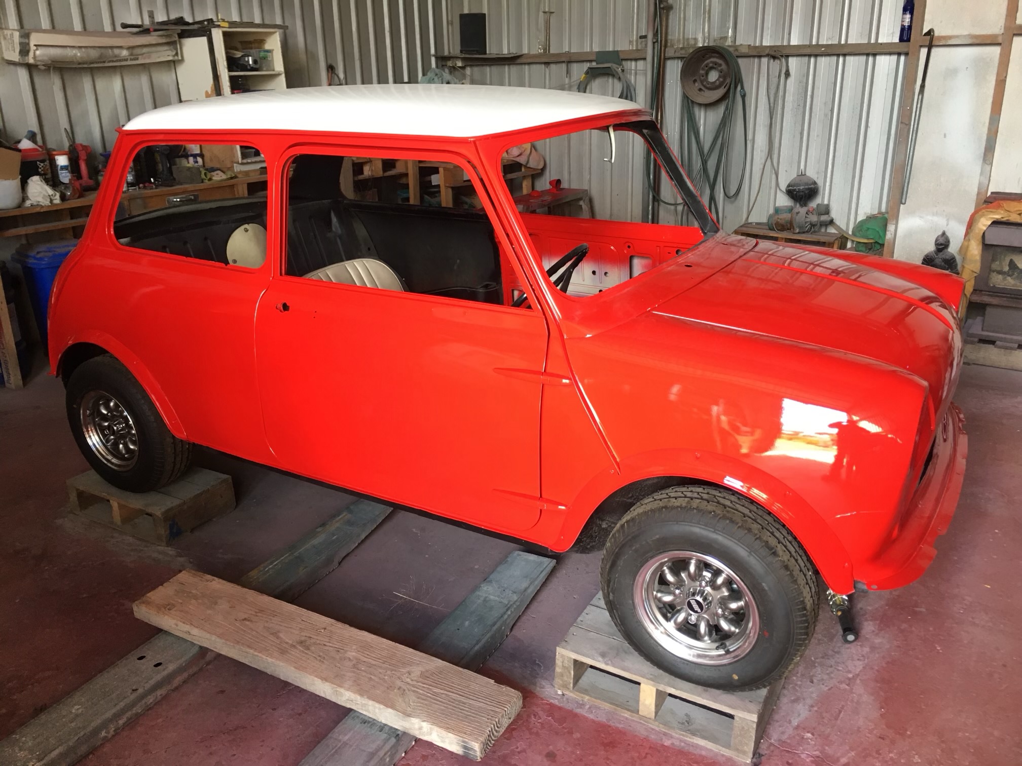 1969 MORRIS MINI DELUXE 2 DR SEDAN