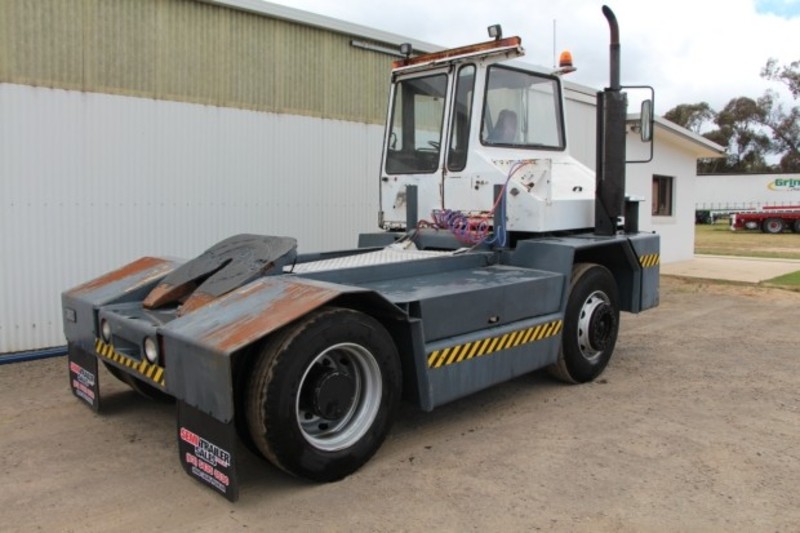 2002 SISU TUGMASTER Tugmaster