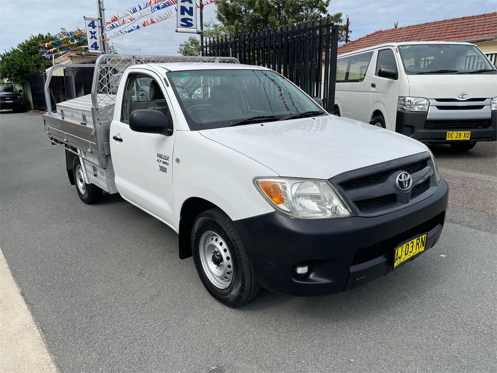 2006 TOYOTA HILUX TGN16R 06 UPGRADE WORKMATE 5 SP MANUAL C/CHAS