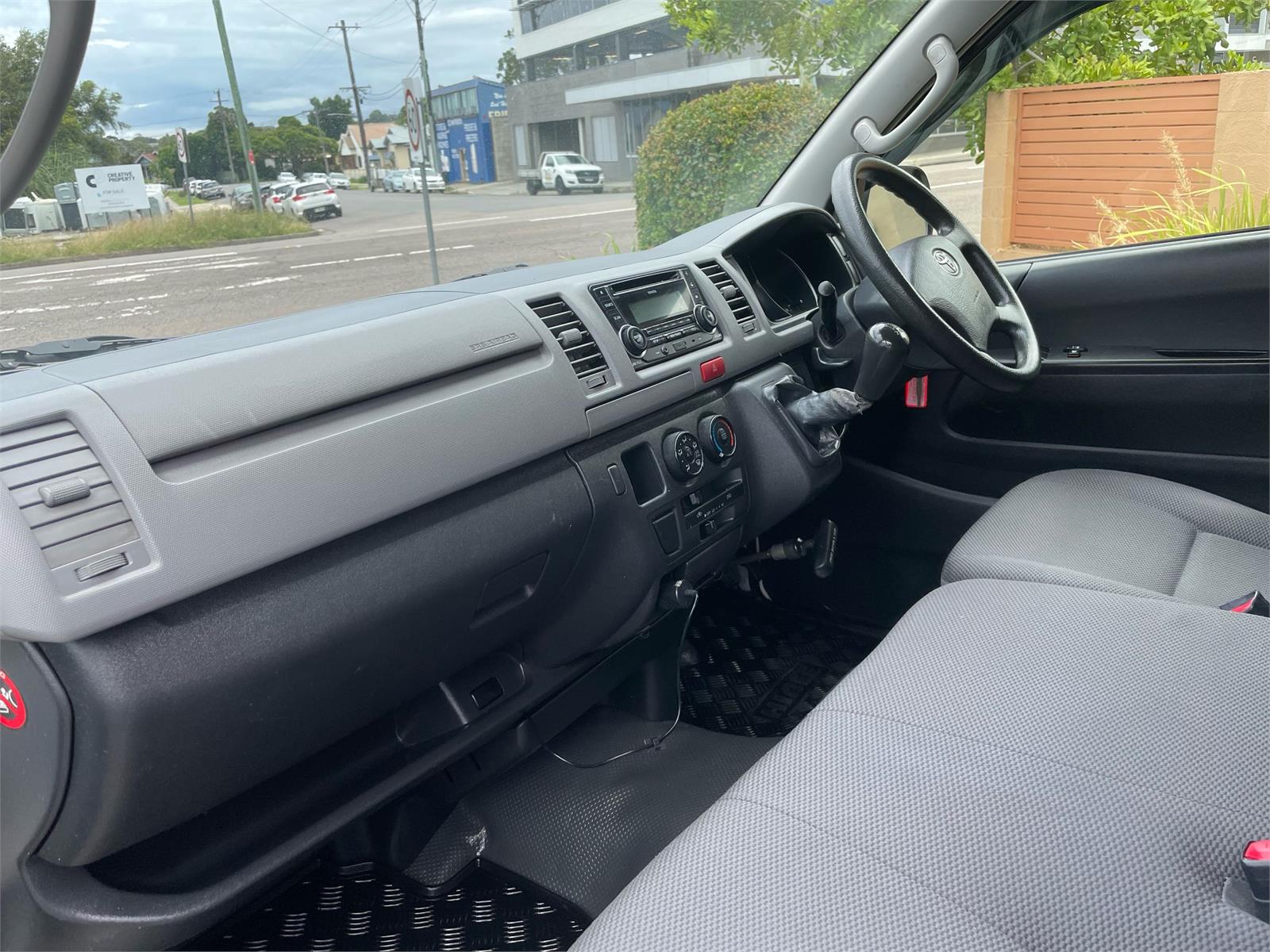2013 TOYOTA HIACE TRH201R MY12 UPGRADE LWB 5 SP MANUAL 4D VAN