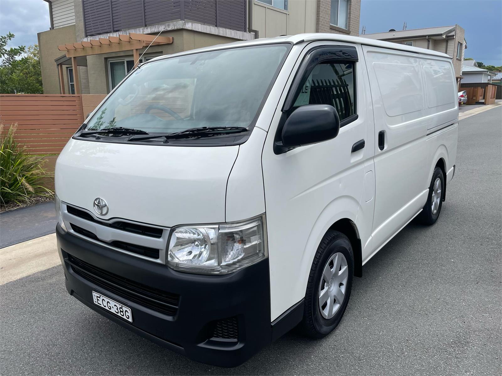 2013 TOYOTA HIACE TRH201R MY12 UPGRADE LWB 5 SP MANUAL 4D VAN