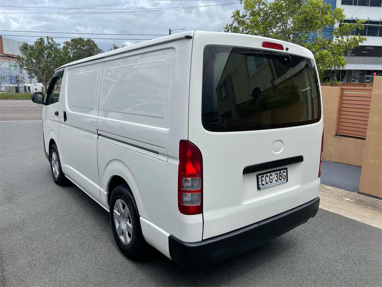 2013 TOYOTA HIACE TRH201R MY12 UPGRADE LWB 5 SP MANUAL 4D VAN
