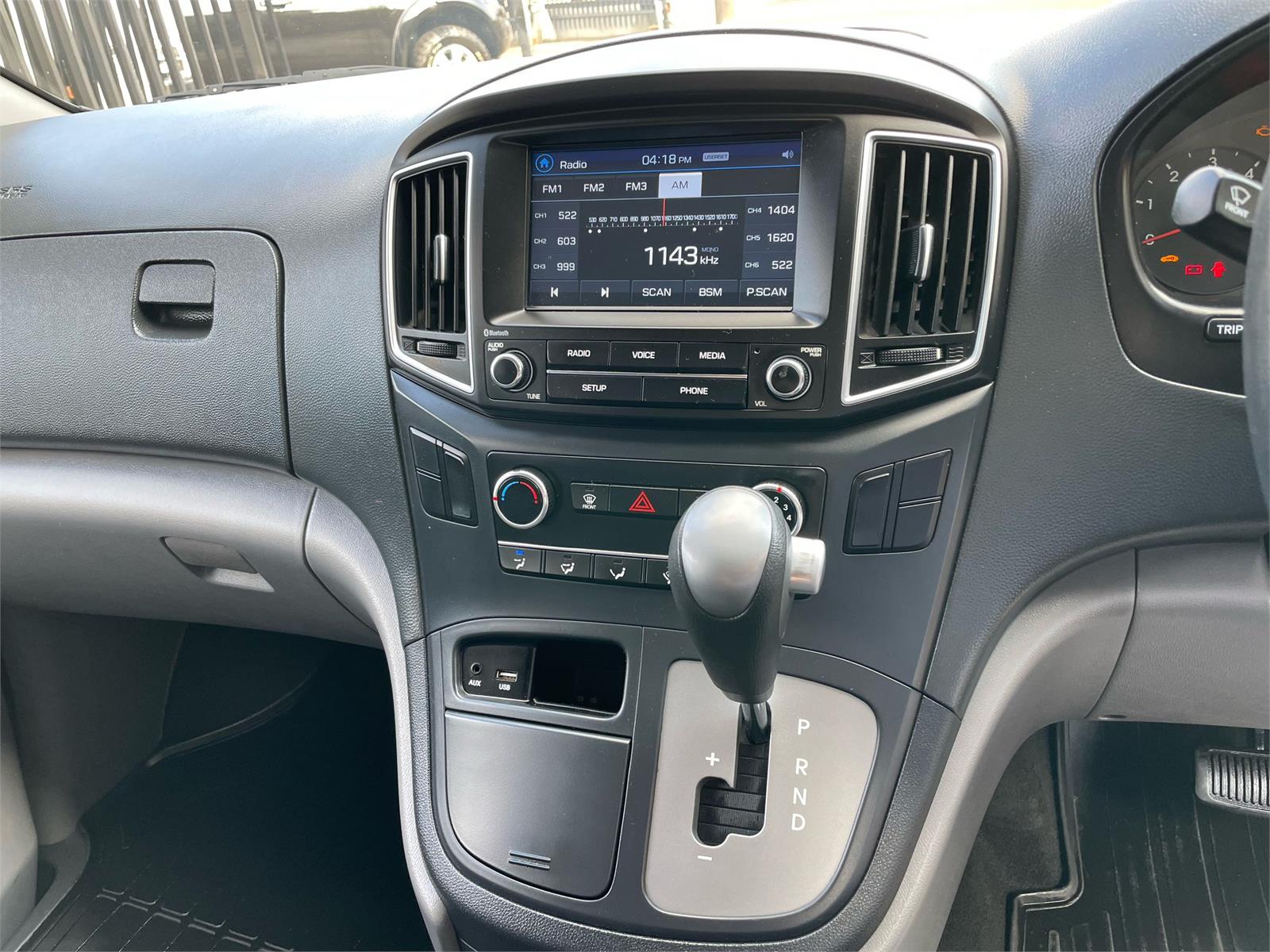 2017 HYUNDAI ILOAD TQ SERIES II (TQ3) MY1 3S LIFTBACK 5 SP AUTOMATIC 4D VAN
