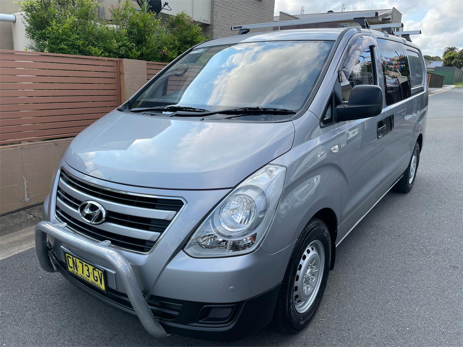 2017 HYUNDAI ILOAD TQ SERIES II (TQ3) MY1 3S LIFTBACK 5 SP AUTOMATIC 4D VAN