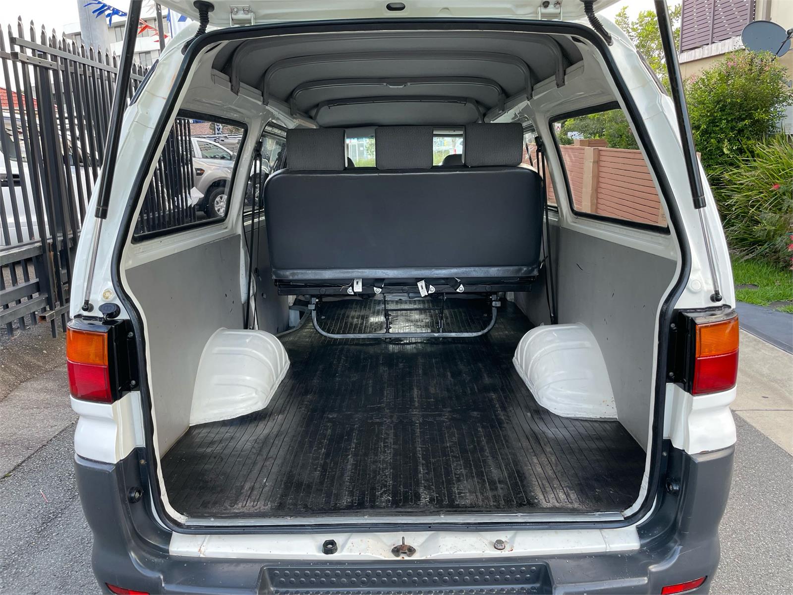 2004 MITSUBISHI EXPRESS WA-MY04 4 SP AUTOMATIC WALK-THRU VAN