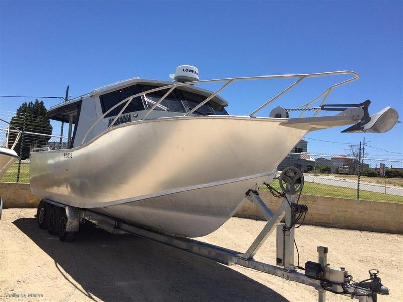 Genesis 9.5M Enclosed Hardtop inc Trailer