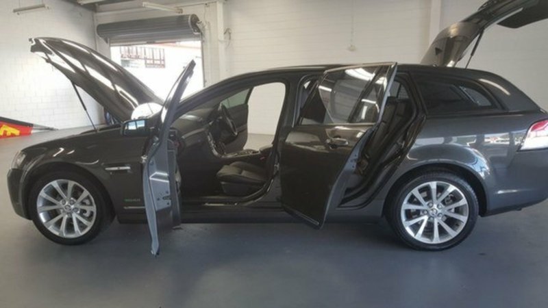 2010 HOLDEN CALAIS V VE MY10